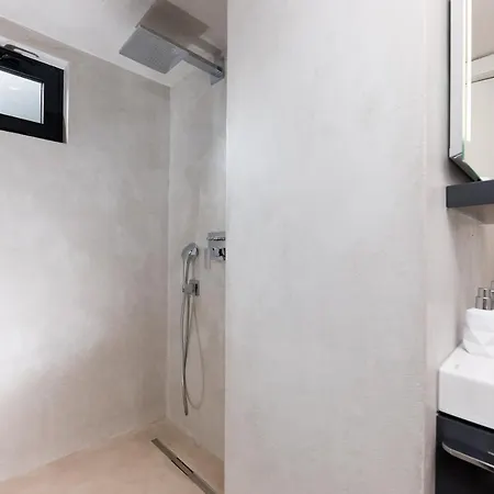 Apartment Stylish Split